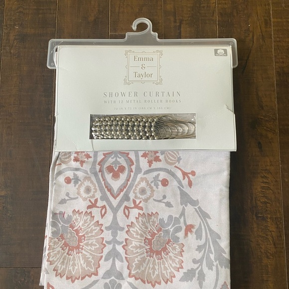 Emma & Taylor shower curtain with hooks - Picture 3 of 5